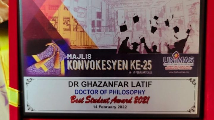 Best PhD Award with Gold Medal at UNIMAS's 25th Convocation