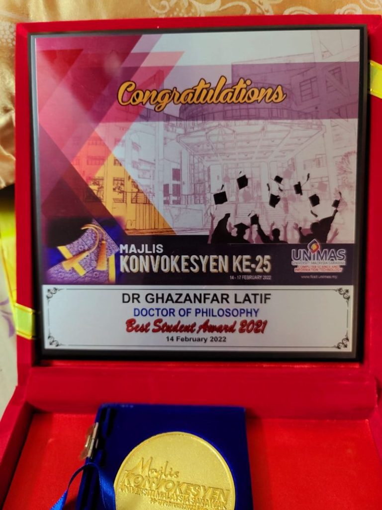 Best PhD Award with Gold Medal at UNIMAS's 25th Convocation